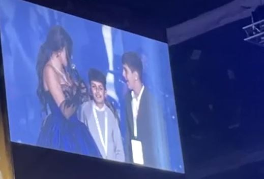 Najemotivniji trenutak na koncertu Tanje Savić: Izvela sinove na binu, pa sišla u publiku, fanovi vrištali od sreće VIDEO 6 tanaj sav