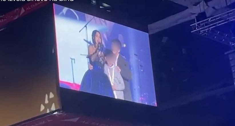 Najemotivniji trenutak na koncertu Tanje Savić: Izvela sinove na binu, pa sišla u publiku, fanovi vrištali od sreće VIDEO 5 tanaj savio 1