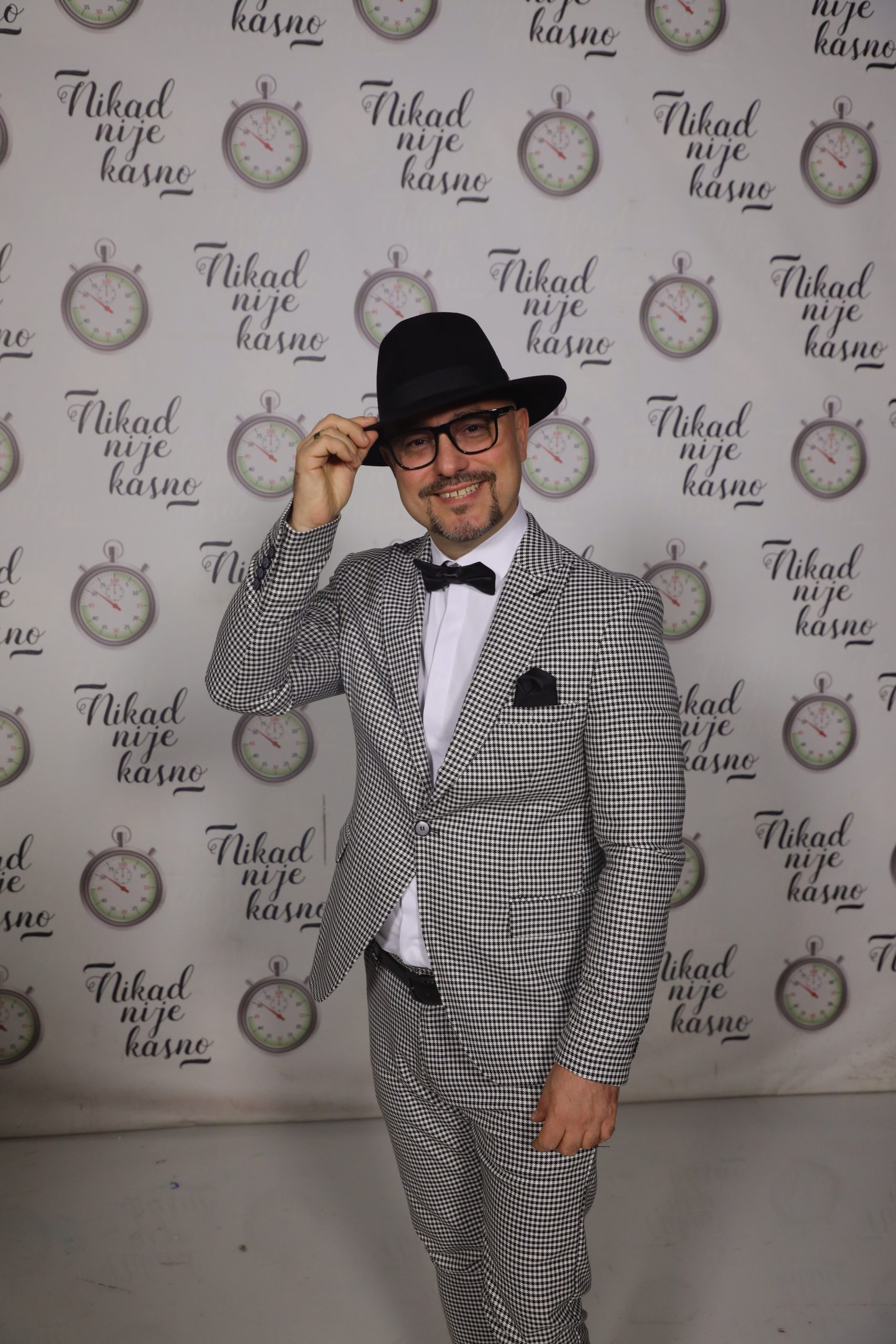 Andrija Stanojević otkrio priču koja stoji iza neobičnog nadimka, pa priznao kako je iznenadio suprugu: "Ne znam da li je najluđe" VIDEO 7 ANDRIJA STANOJEVIC MR. ADIKA 45 GOD. BEOGRAD 1