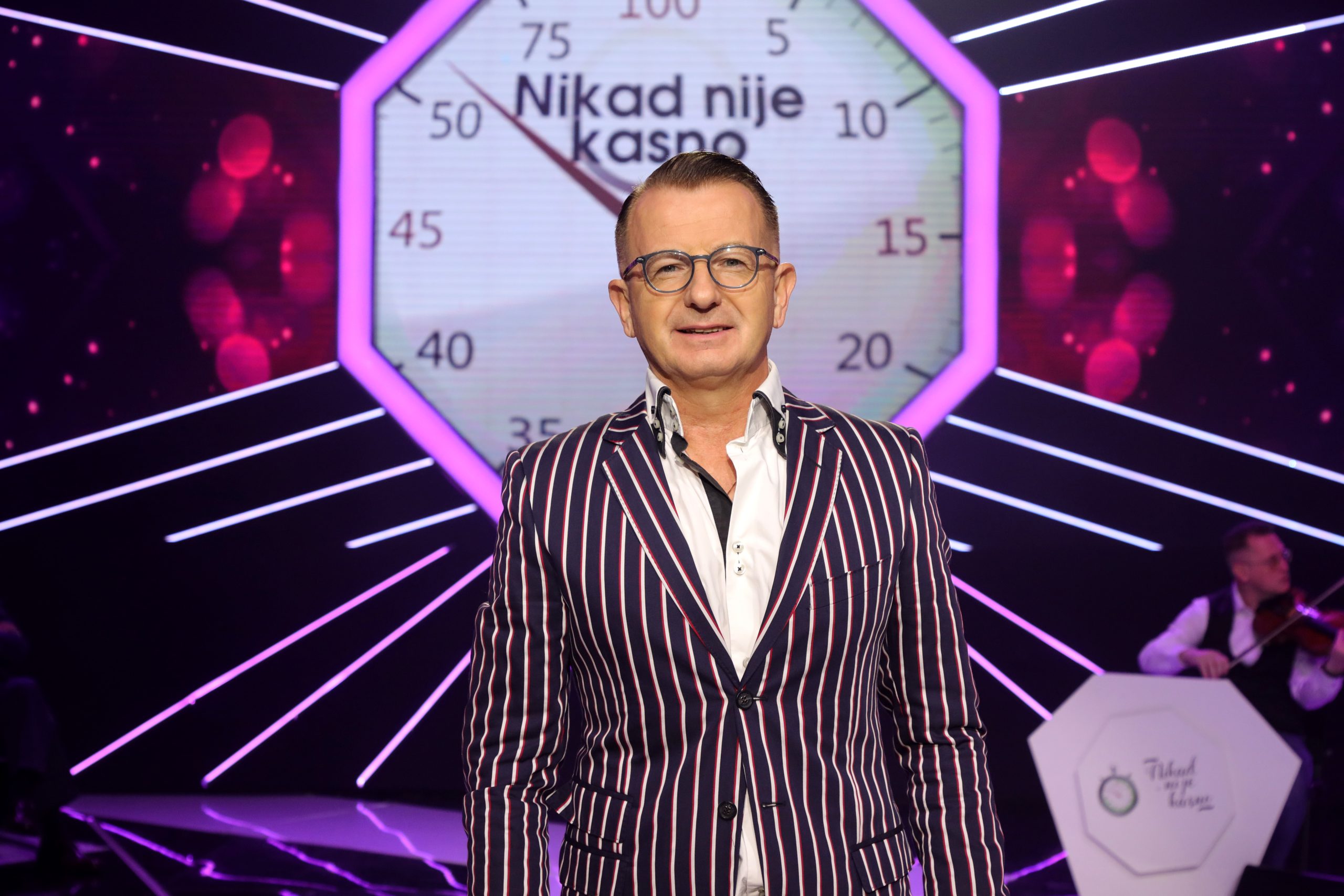 "Izvinjavao sam se 5 puta" Ćira doživeo šok kada je upoznao Bregovića: "Plašio sam se da neće pristati" VIDEO 14 CIRA NNK SNIMANJE 13112024 FOTO MUNJA 72 ok