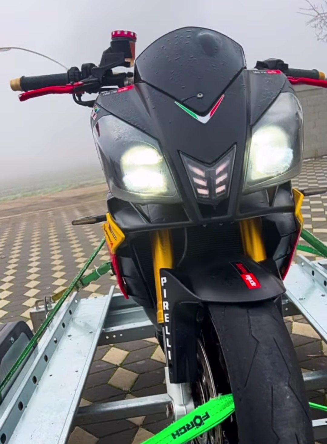Deda Mraz mu doneo 10.000 evra: Darko Lazić dobio na poklon motocikl, evo gde se nalazi ljuta mašina (VIDEO) 6 Darko LAzic motocikl 3