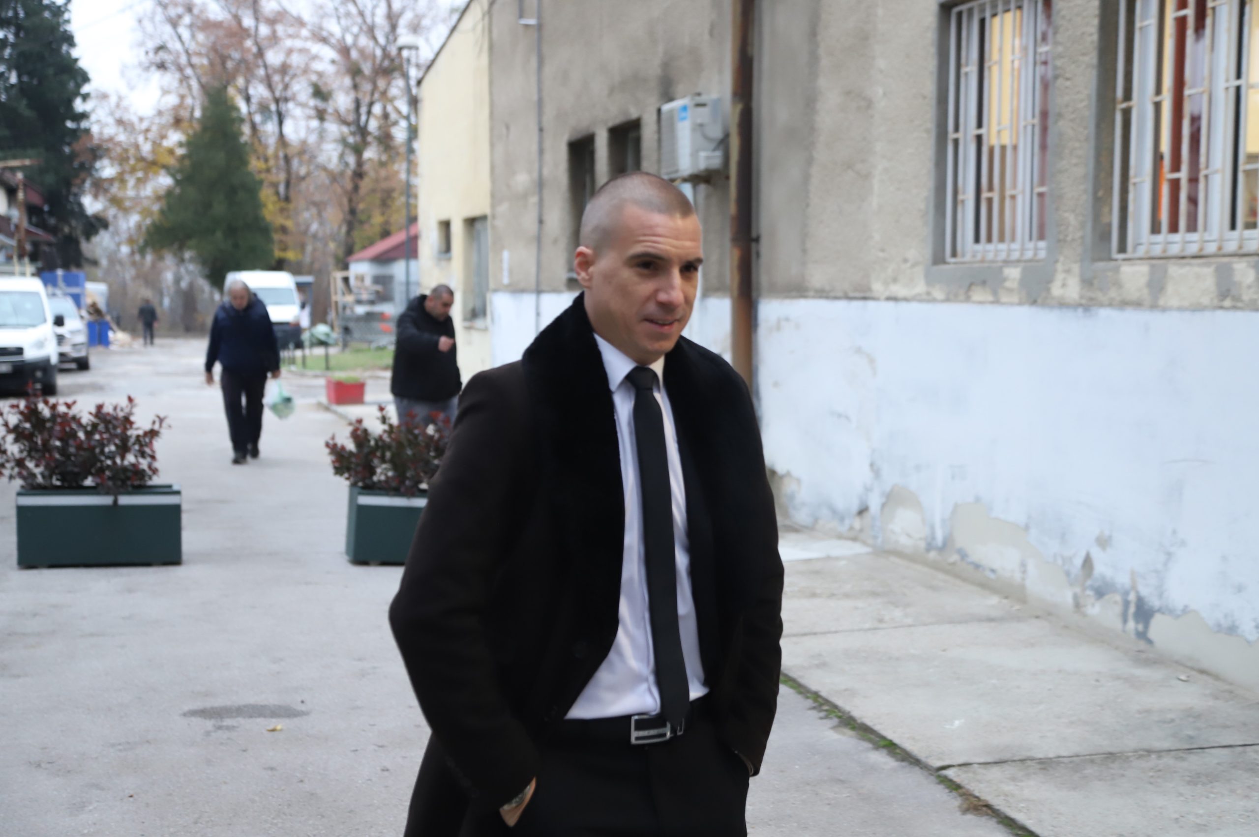 Milan Mitrović zaleđen stigao na snimanje "Zvezda Granda" i uleteo u studio VIDEO 6 IMG 7502