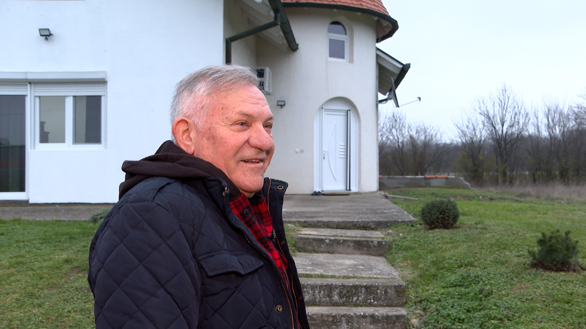Miloš Bojanić se rasplakao pred kamerama: "Otišli su na onaj svet samo sa jednim žalom" VIDEO 9 Miloš Bojanić plaće