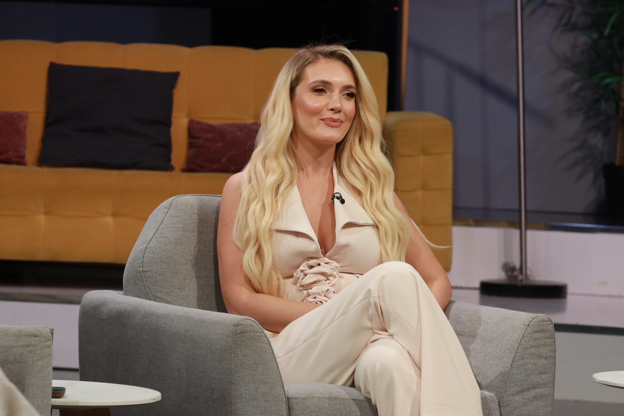 INTERVJU Nikolina Kovač o novim muzičkim trendovima i duetu sa mužem: "Ne treba ništa raditi po svaku cenu" VIDEO 5 NIKOLINA KOVAC ZGS SNIMANJE 04122024 FOTO MUNJA 31