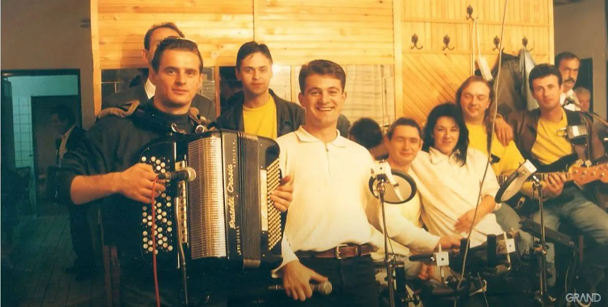 Kako je konobar postao pevač br. 1: "Posle 27 godina sam ostvario san, obezbedio porodicu" 5 Radenko Bilic