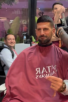 Novak Đoković u frizerskom salonu skočio kada je čuo našu pesmu: Hit snimak kruži društvenim mrežama, reagovala i pevačica VIDEO 2 Screenshot 2024 12 05 104127