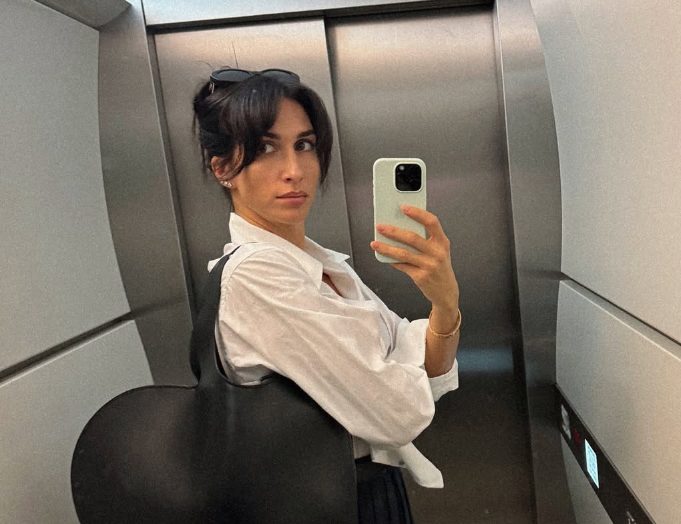 Jelisaveta Orašanin napustila Srbiju: Evo gde je glumica krenula sa ćerkom i šta rade na aerodromu (FOTO) 5 Screenshot 2024 12 13 150504