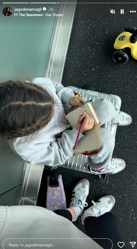 Jelisaveta Orašanin napustila Srbiju: Evo gde je glumica krenula sa ćerkom i šta rade na aerodromu (FOTO) 7 Screenshot 2024 12 13 150537