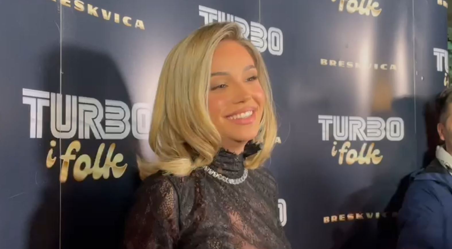 Pevačica u suzama zbog Cece, ona odmah reagovala: "Ne može takva lepota da plače" VIDEO 6 breskvicca