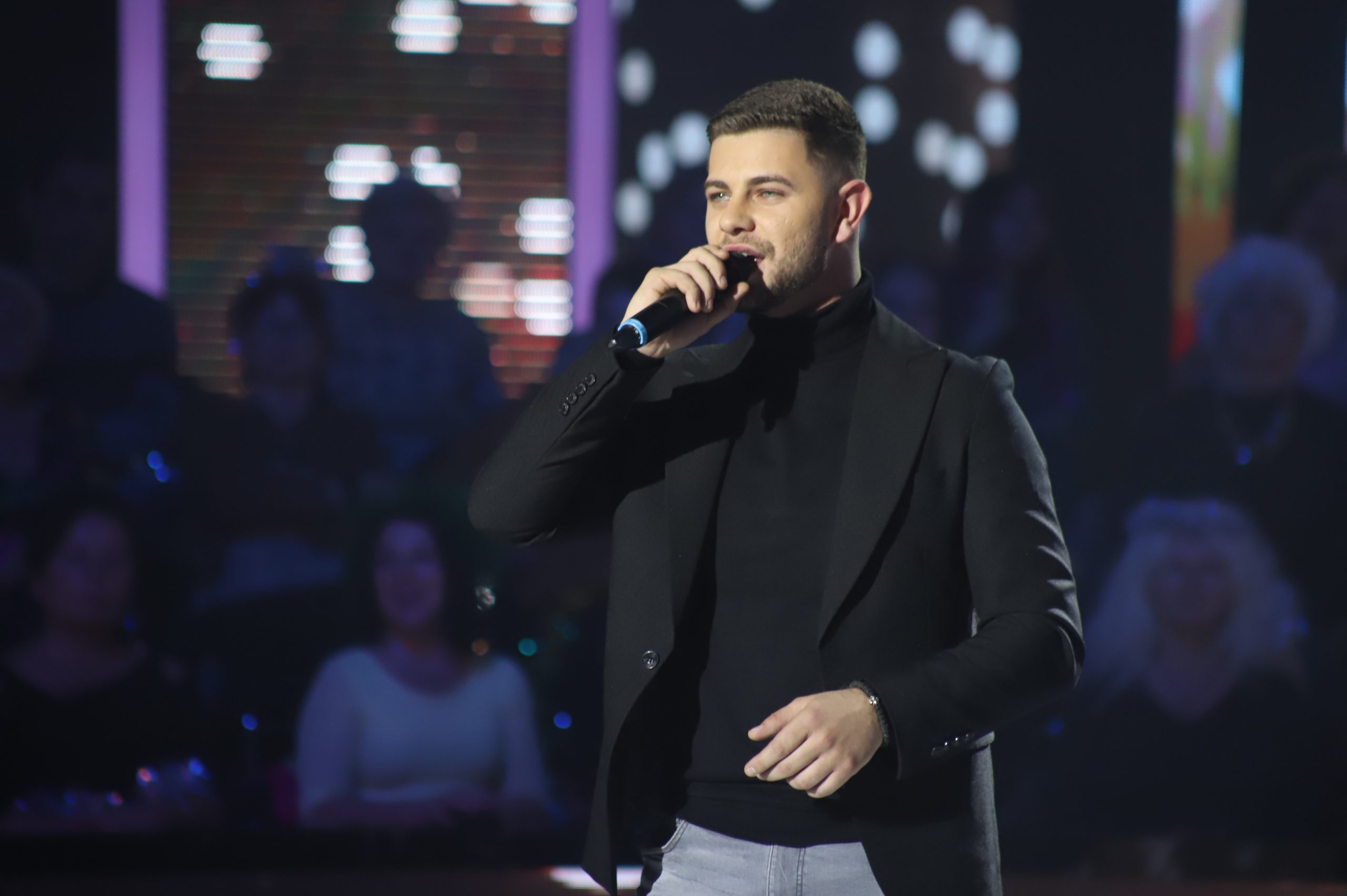 Da li se sećate Nikole Simeunovića iz "Nekih novih klinaca"? Sada se takmiči u "Zvezdama Granda" VIDEO 7 Nikola Simeunović
