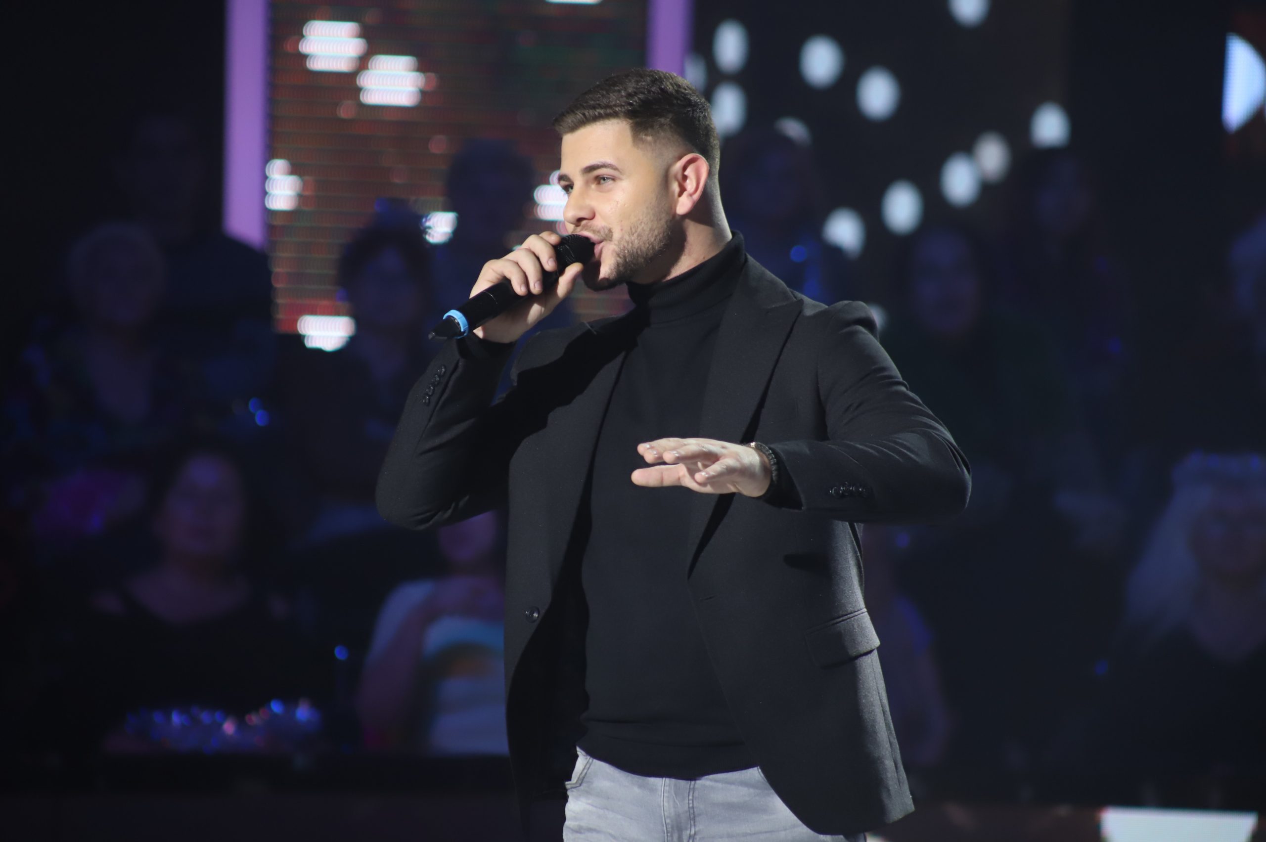 Da li se sećate Nikole Simeunovića iz "Nekih novih klinaca"? Sada se takmiči u "Zvezdama Granda" VIDEO 8 Nikola Simeunović