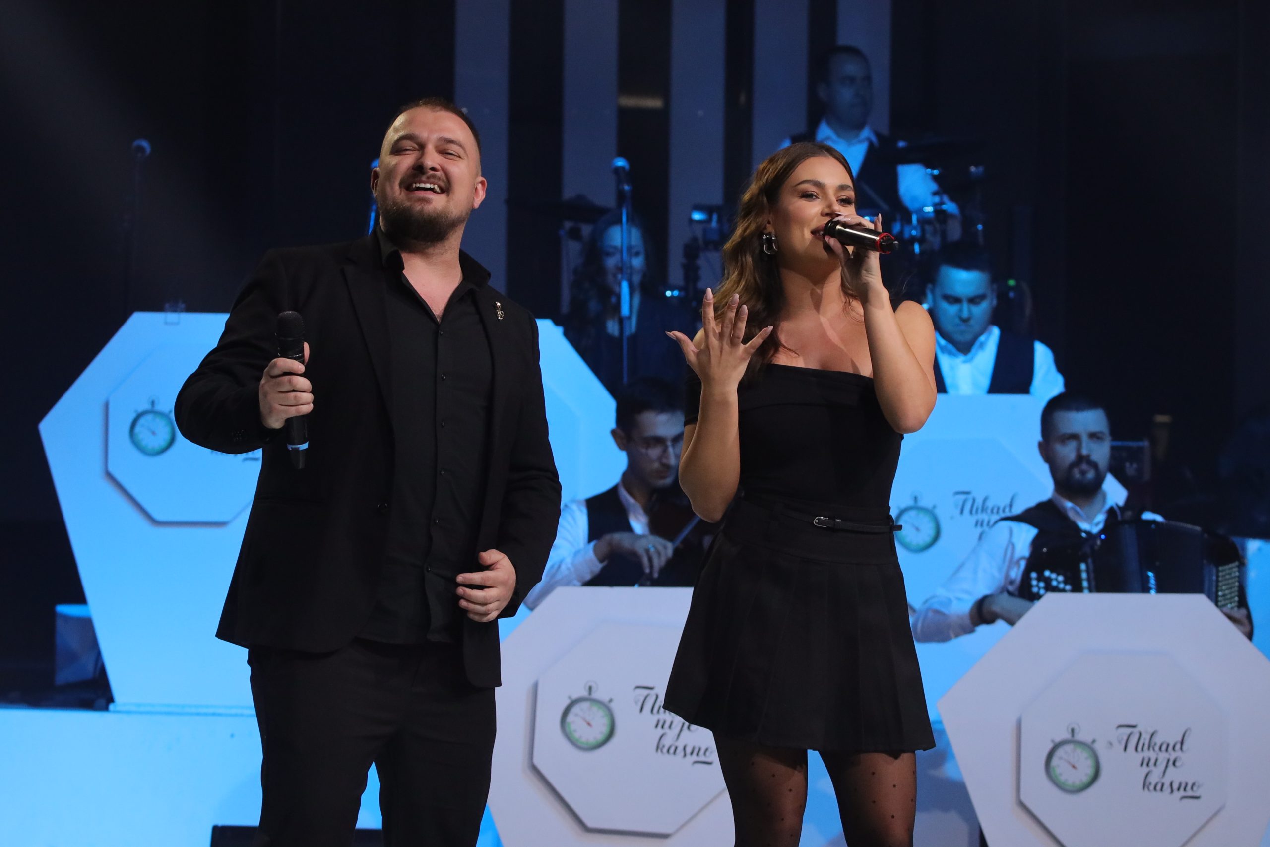 Zvezde Granda zapevale u "Nikad nije kasno", Žika Jakšić puca od ponosa: "Mi smo najbolji" VIDEO 6 Saša Popović i Jelena Prole