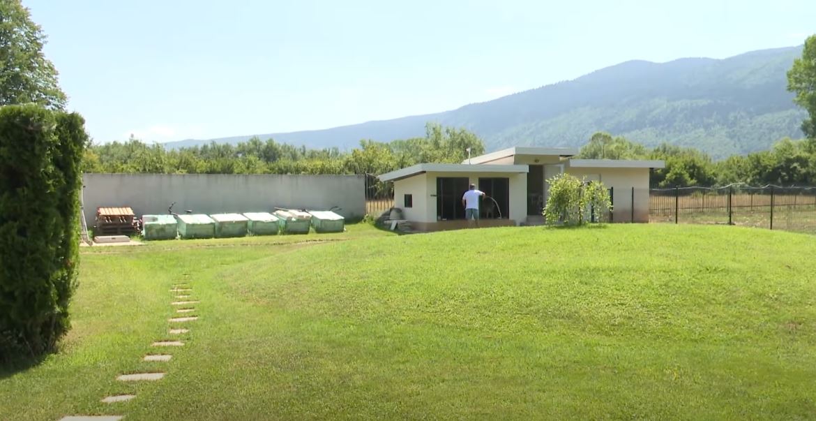 Velelepna vila sa bazenom u srcu Sarajeva: Ovo je kuća Šerifa Konjevića za koju kažu da je najlepša u Bosni (FOTO) 10 serif kuca 22