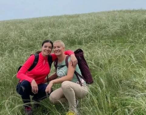 Ovo je sestra Sanje Kužet, ne viđamo je u javnosti, a prava je lepotica (FOTO) 8 sestra sanje kuzet 6