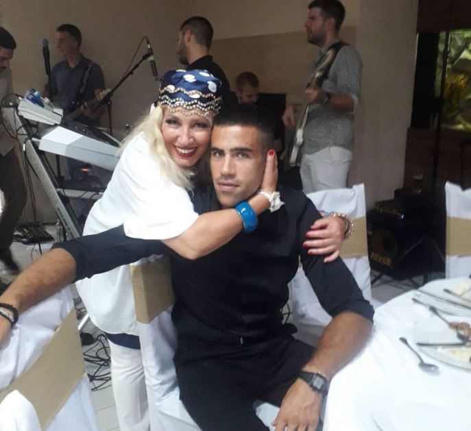 Ovo je sin Nade Topčagić koga nikada ne viđamo u javnosti, a opasan je šmeker FOTO 7 sin nade topcagić