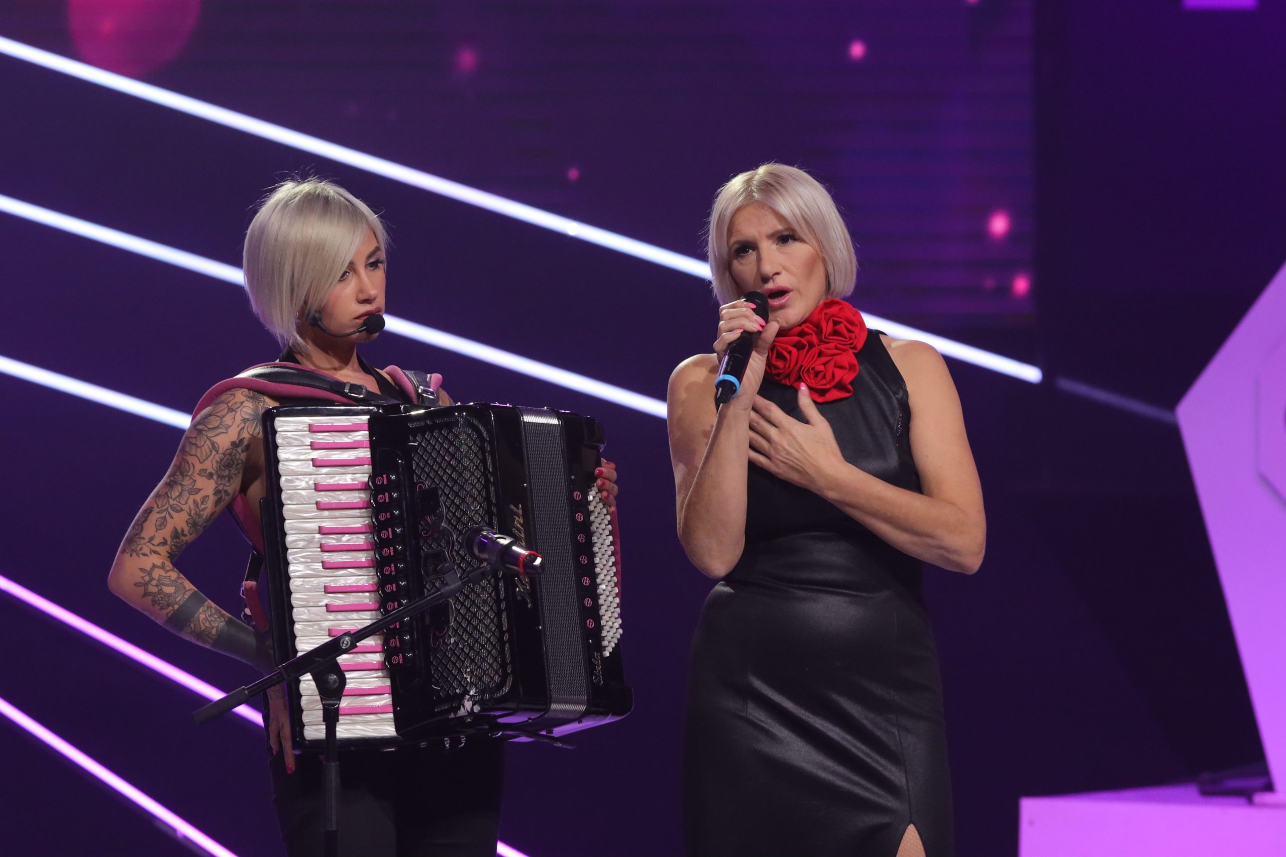 Lidija Rade sa kolegom iz Hrvatske izvela najemotivniju baladu, Mare se prisetio Marine Tucaković: ''Baš na današnji dan...'' (VIDEO) 6 stela rade 1
