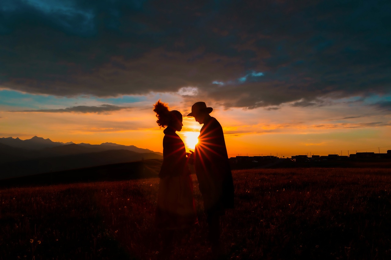 Ljubavni horoskop do kraja nedelje, evo ko upoznaje partnera i to preko interneta 13 sunset 7490522 1280