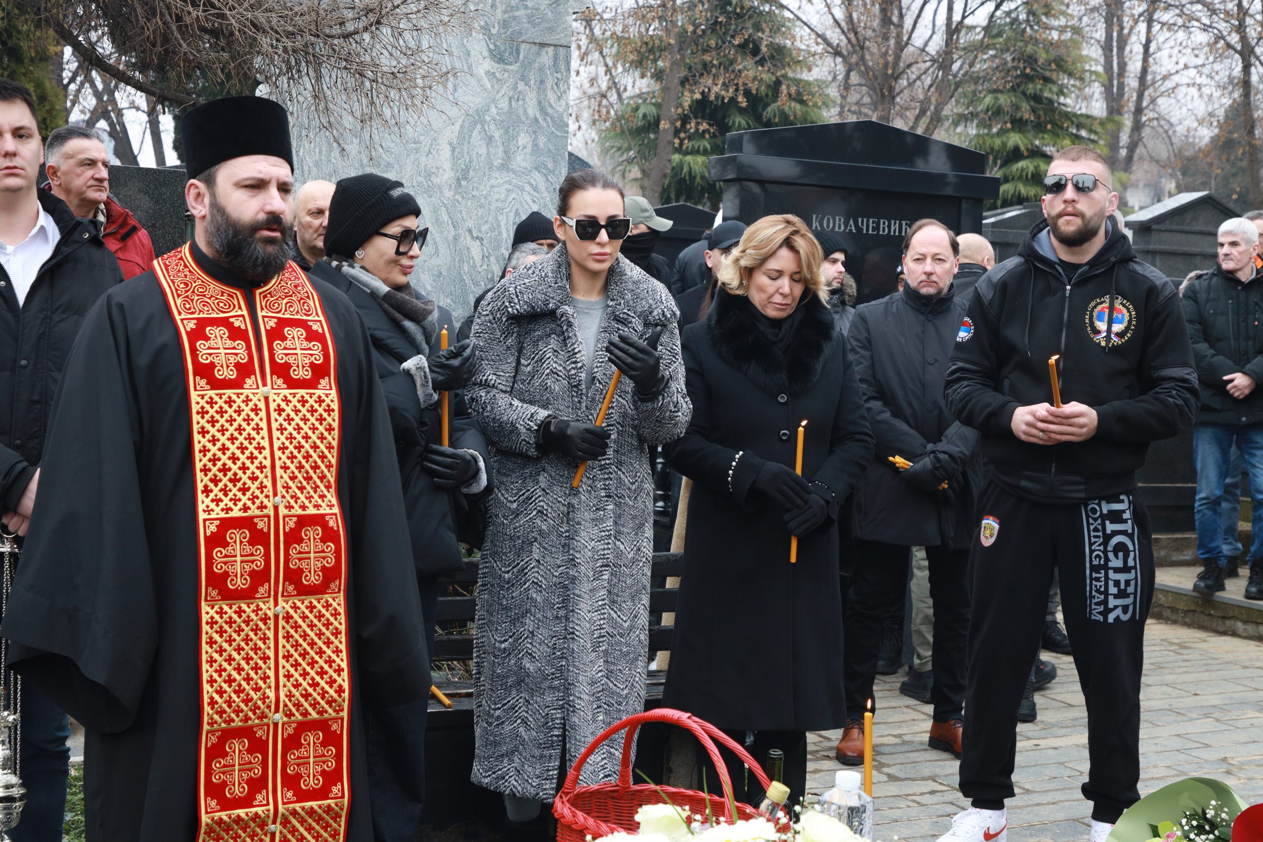 Veljko Ražnatović skrhan bolom na Arkanovoj godišnjici: "Ne znam kako je imati tatu" 10 0A0A0072