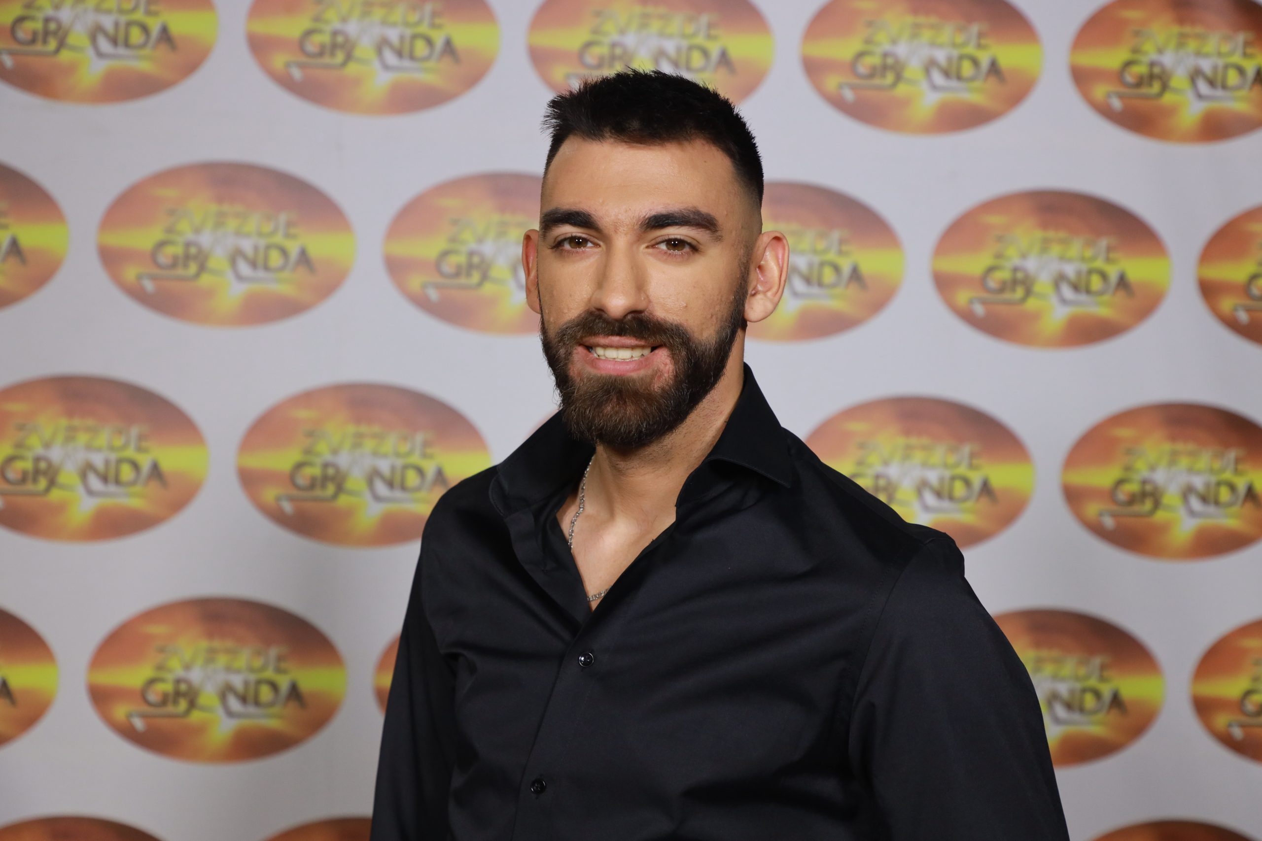 Najemotivniji i najduhovitiji finalista Zvezda Granda: Iz malog mesta do velike scene 6 DENI RAMCEVIC 26 GOD. VRANIC 13