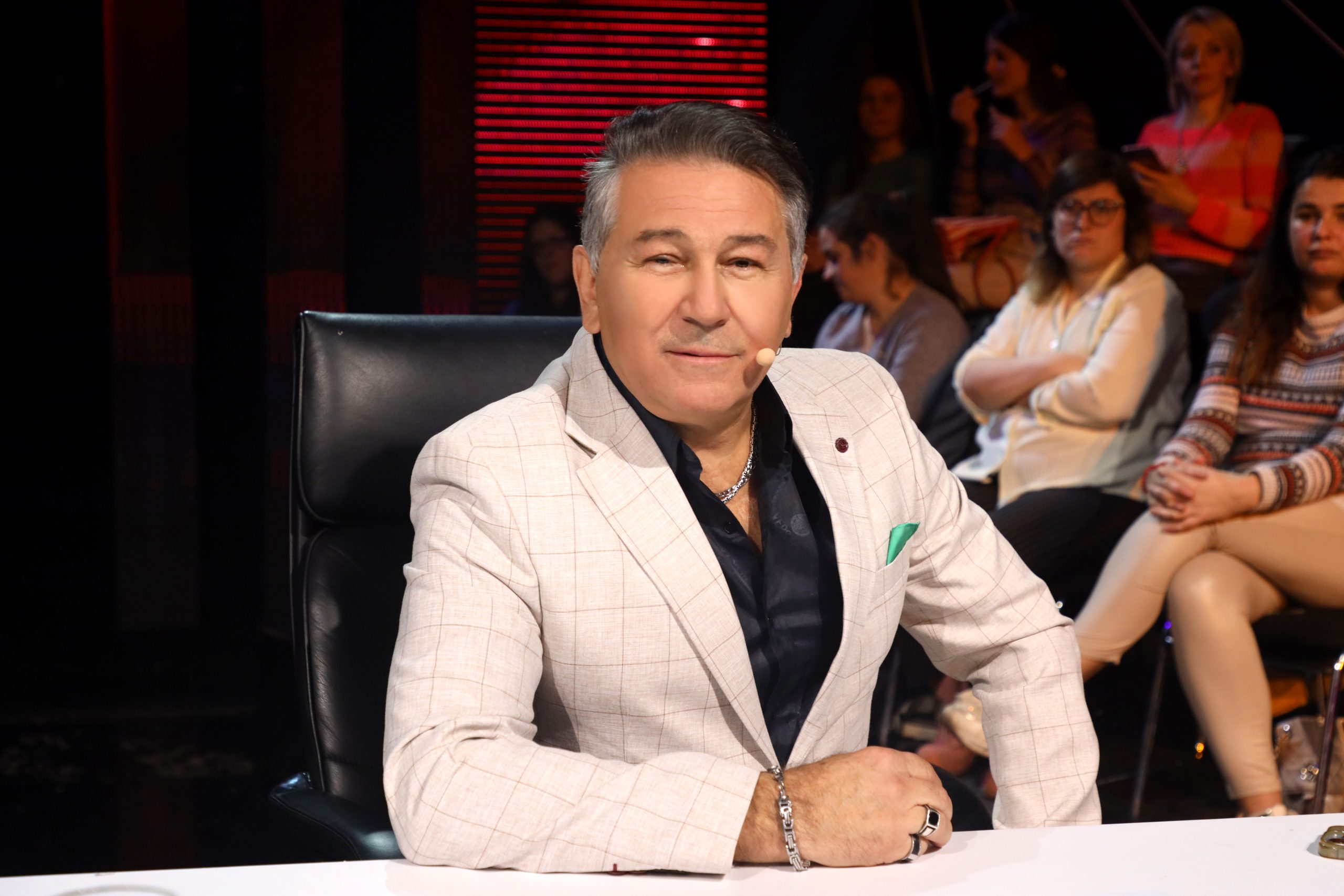 Halid Muslimović pozavideo takmičaru na ženama: ''Ti ih imaš toliko, a ja nijednu'' 10 HALID MUSLIMOVIC NNK SNIMANJE 11122024 FOTO MUNJA 28 ok