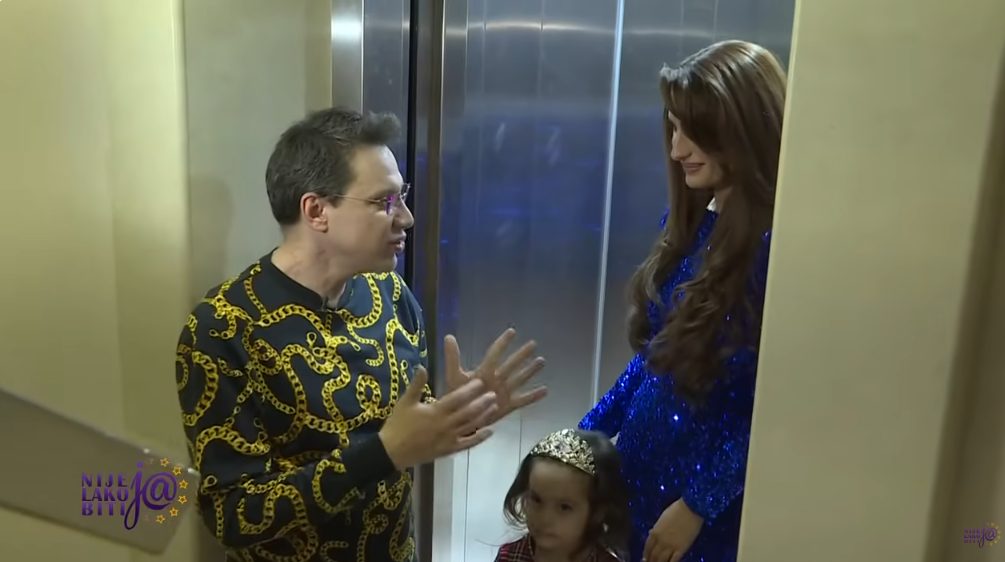 Fendi nameštaj, kristali i led rasveta: Trospratna vila naše pevačice vredi više od milion evra 12 dijana jankovic lift