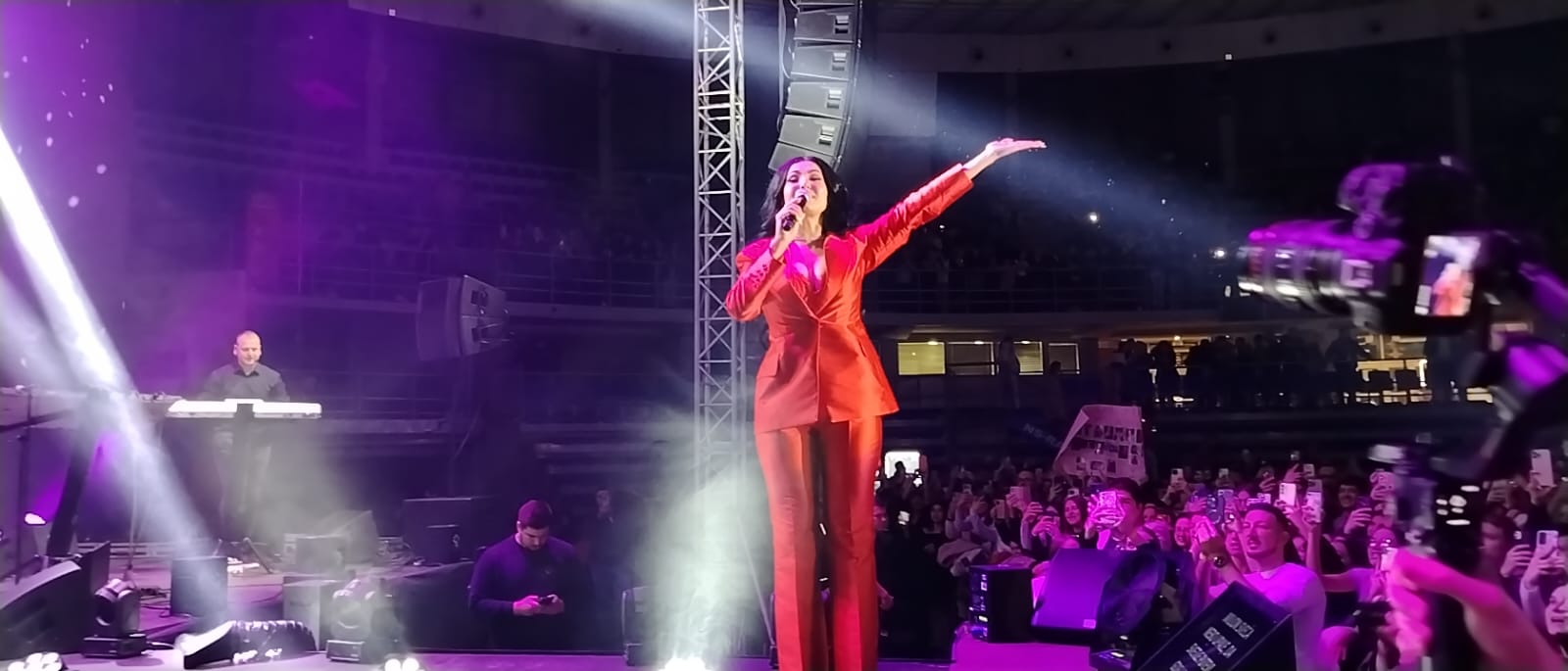 "Ispalo je da smo nas četvoro zli i zavidni": Nemanja Nikolić otkrio zašto prve zvezde "Granda" nisu došle na koncert Tanje Savić 7 tanja savic arena