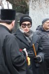 Ceca utučena stigla sa Veljkom i Anastasijom na pomen Arkanu: Položili venac od belih ruža na grob FOTO 3 arkan groblje 21