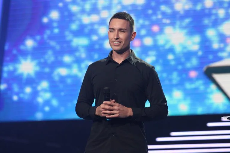 Pevač iz "Zvezda Granda" verio devojku na Ostrogu (VIDEO) 9 djordje djinovic 3