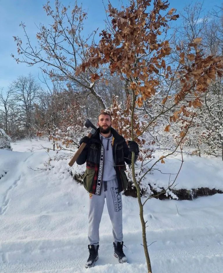 Ražnatovići i Šijani proslavili Božić zajedno: Sestre Rodić sa sinovima, a na stolu pečeno prase (FOTO) 8 image 2 8