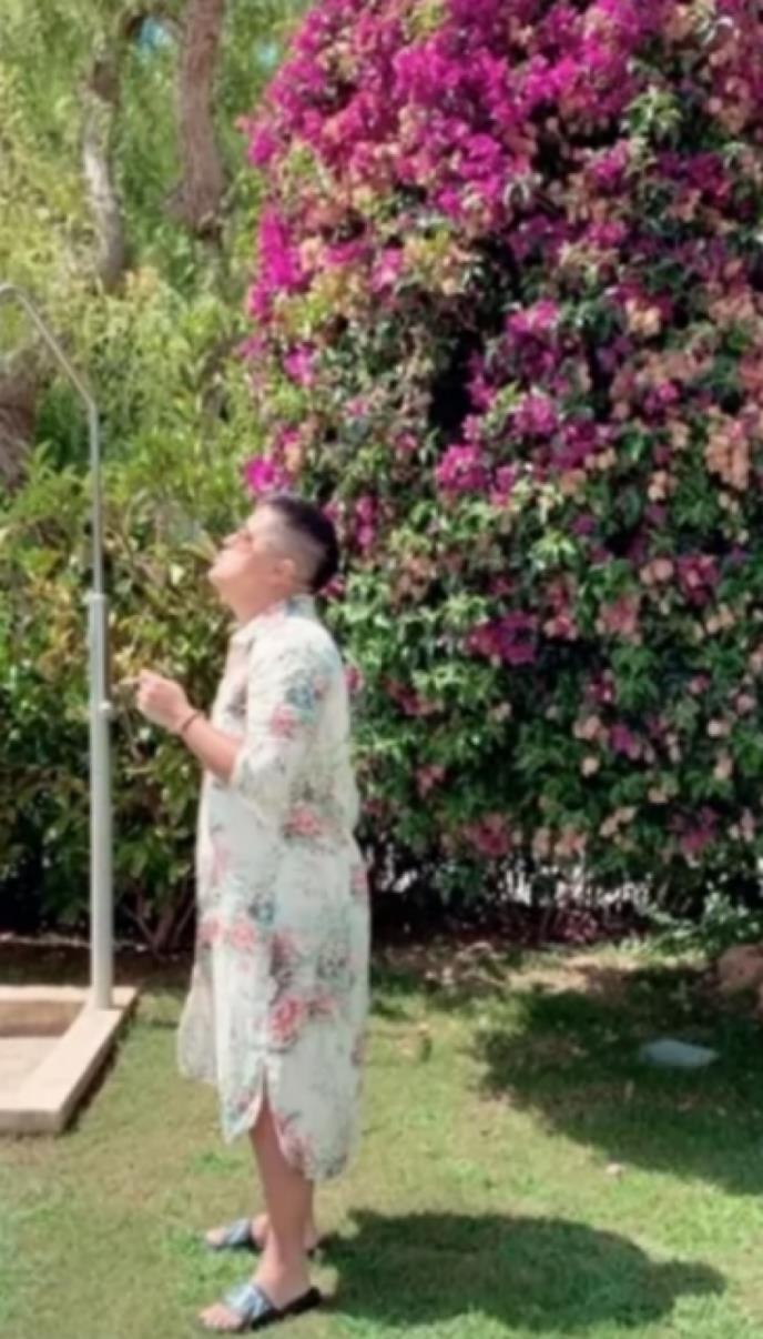 Trljaćete oči od ovog prizora: Marija Šerifović pozirala u cvetnoj haljini FOTO 9 marija šerifović u haljini