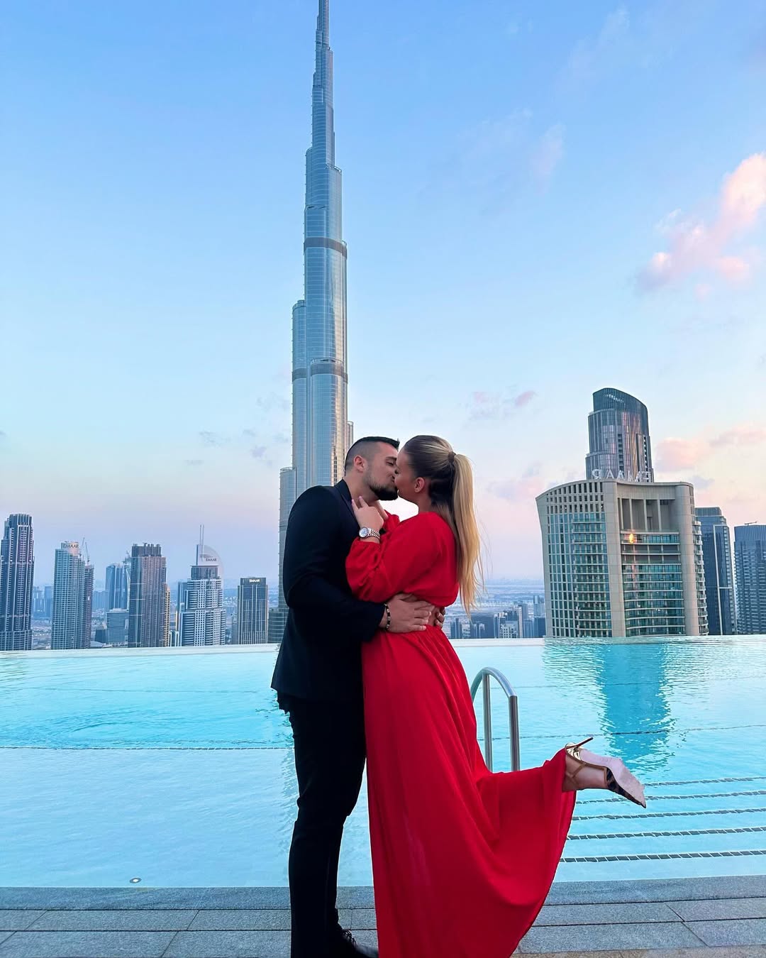 Dragana Mirković u Dubaiju uživa za sve pare: Zavirite na njeno luksuzno putovanje (FOTO) 8 marko bijelic sa devojkom