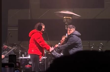 Veridba na nastupu Marije Šerifović: Dečko izašao na binu, ona mu očitala lekciju: "Kakva greška" VIDEO 7 zu