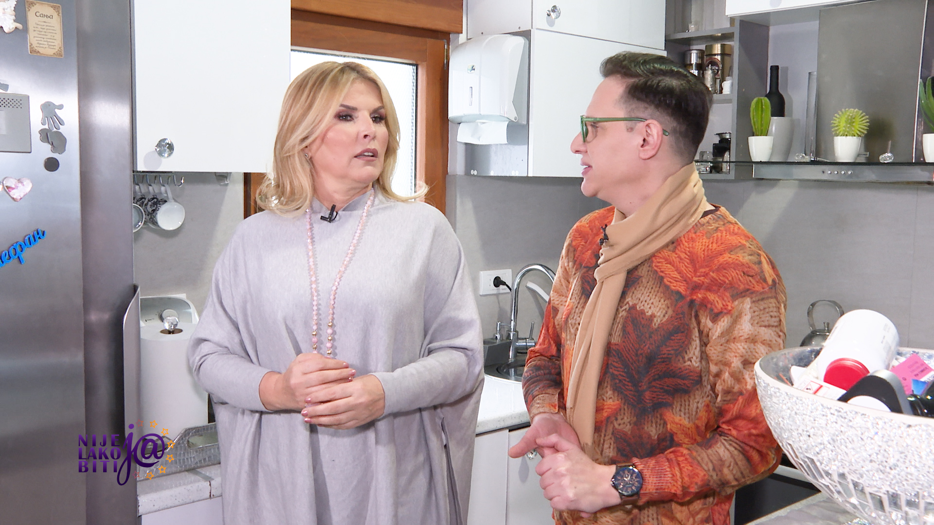 Luksuz na svakom koraku, obezbeđenje i kamere: Ovo je stan u kome živi Anči Dabetić VIDEO 7 Stan Anći Dabetić