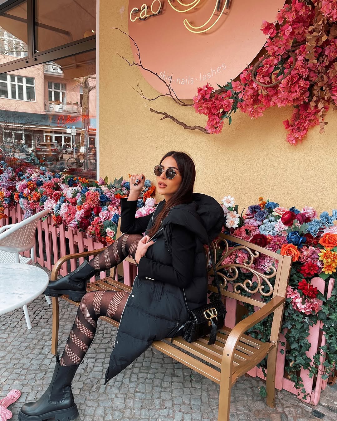 Iznenadićete se kad čujete koji broj cipela nosi Anastasija Ražnatović 8 In the land of flowers and colors