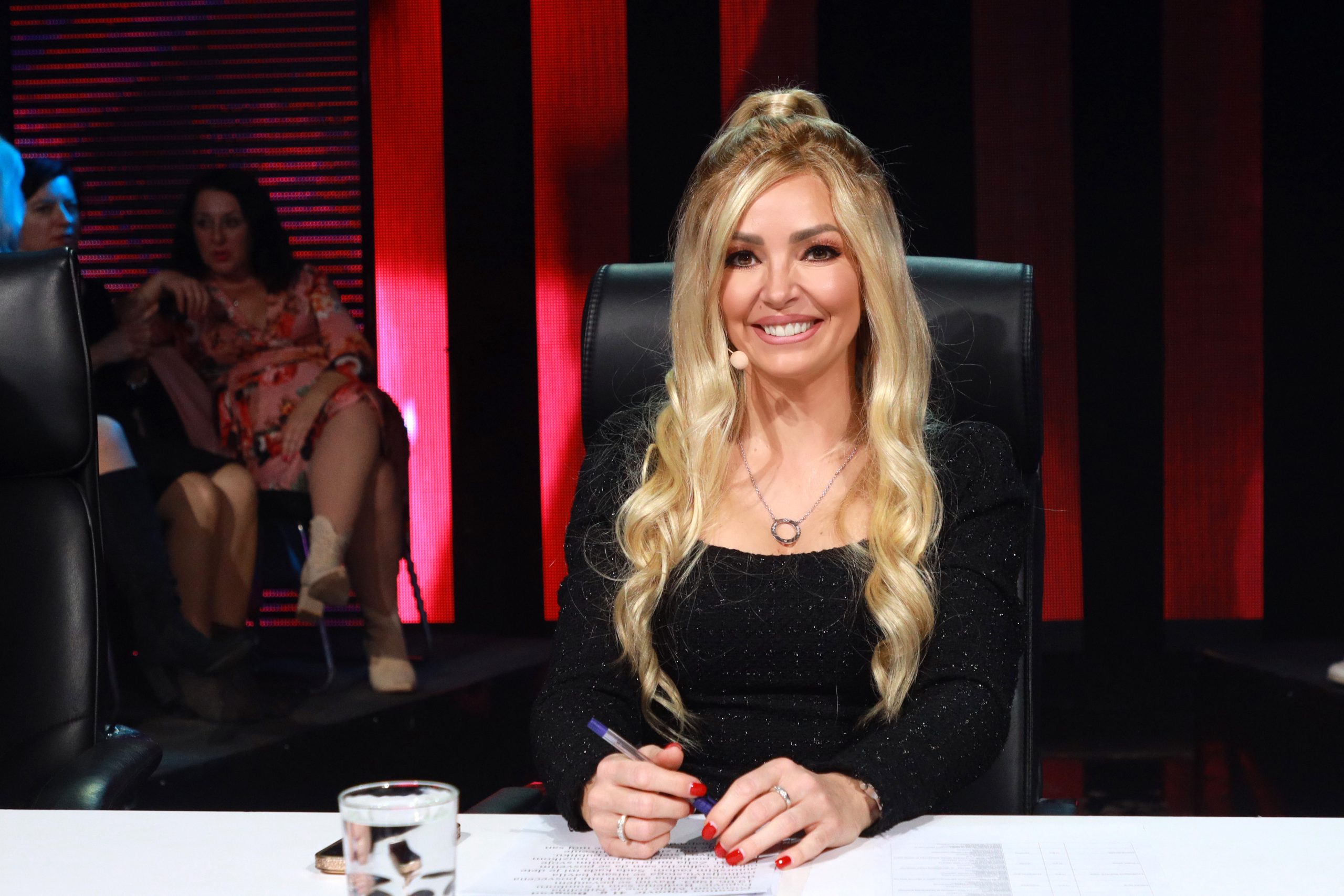 Šok priznanje naše pevačice, javno progovorila o svojim nesigurnostima: "Mnogo sam iskompleksirana" 6 JELENA GERBEC NNK SNIMANJE 17122024 FOTO MUNJA 58 ok