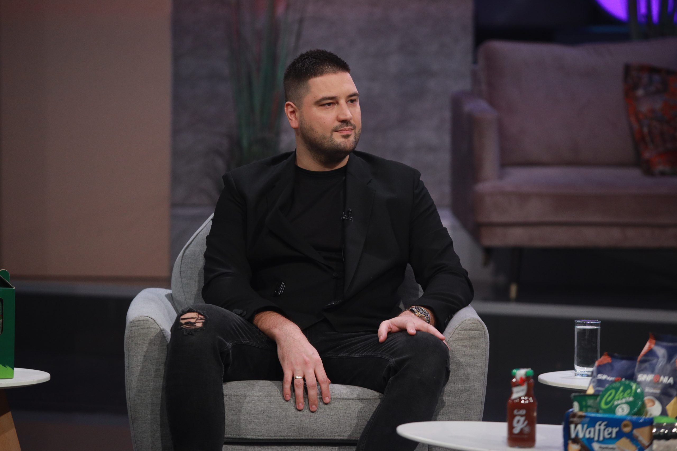 Ljuba Perućica posle 10 godina progovorio o trenutku kada mu je Šaban Šaulić dao podršku u "Zvezdama Granda" VIDEO 5 LJUBA PERUCICA ZGS SNIMANJE 29012025 FOTO MUNJA 13 1