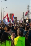 Svi bruje o njegovom dolasku na protest u Kragujevac: Pevač doneo studentima jastuke i posteljinu 2 bas nismo cutali 1. 2. na 3 mosta moram da priznam e1739776927648