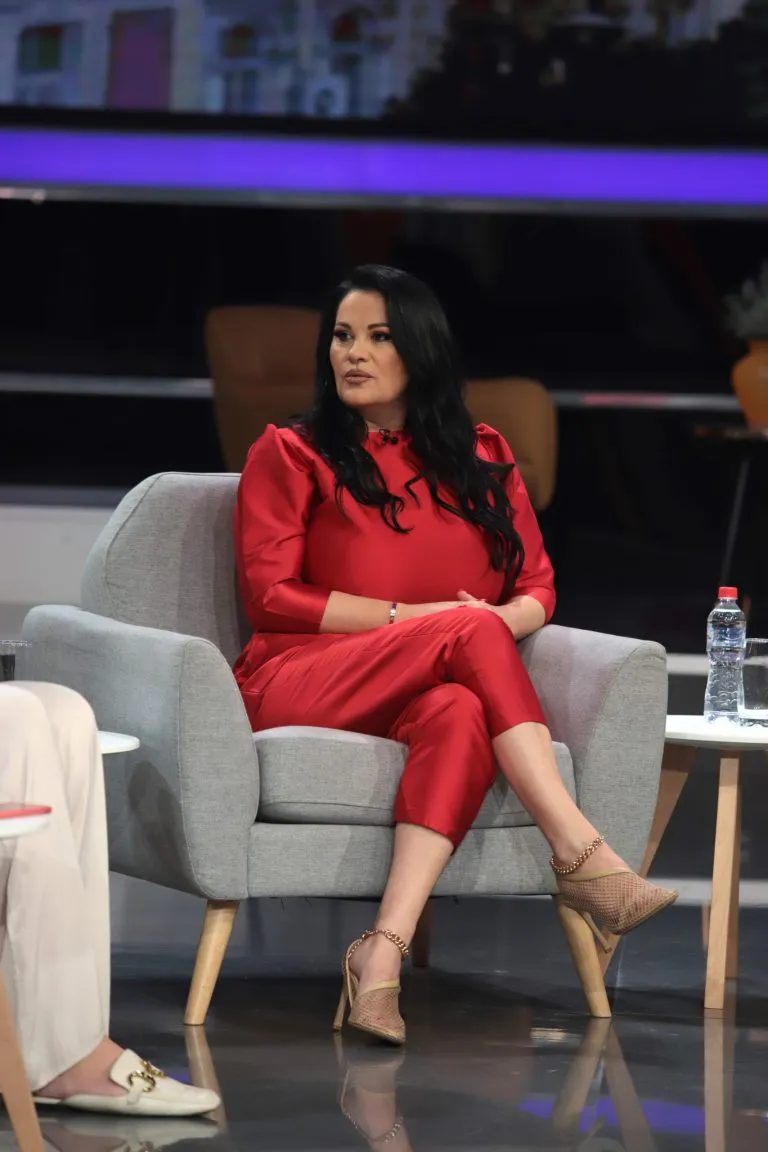Retko koja pevačica ovo priznaje: Jana Todorović otkrila bez čega ne počinje da peva VIDEO 6 image 1 22