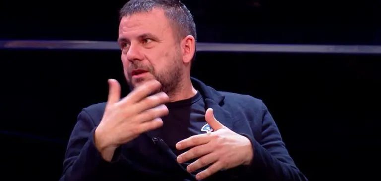 "Dobro pevaš ali nikad nećeš biti kao tata", Mikica Bojanić progovorio o teretu očeve slave: "Teško je biti njegov sin" VIDEO 6 image 6 41