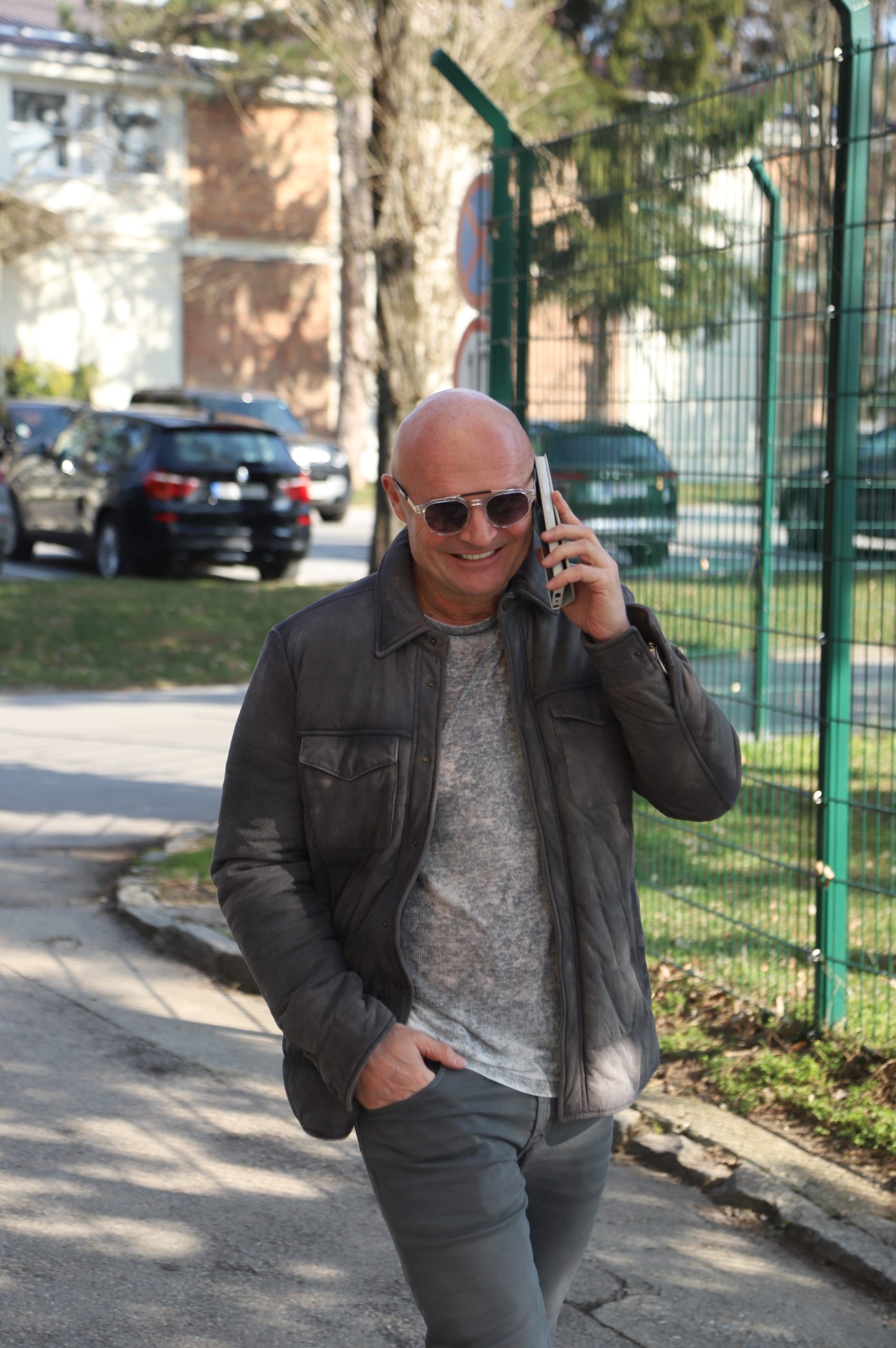 Direktor stigao u "Grand", novinari ga okupirali (VIDEO) 6 mili 1
