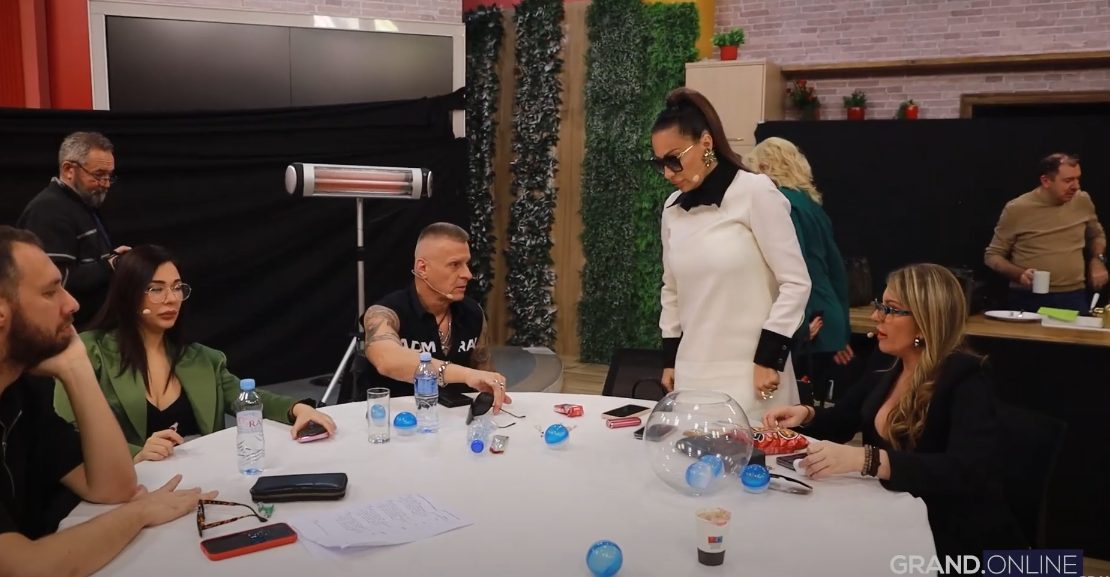 Kakve planove kuje žiri "Zvezda Granda"? Dolazak poznate pevačice oduševio celu ekipu (VIDEO) 7 zvezde granda bekstejdž