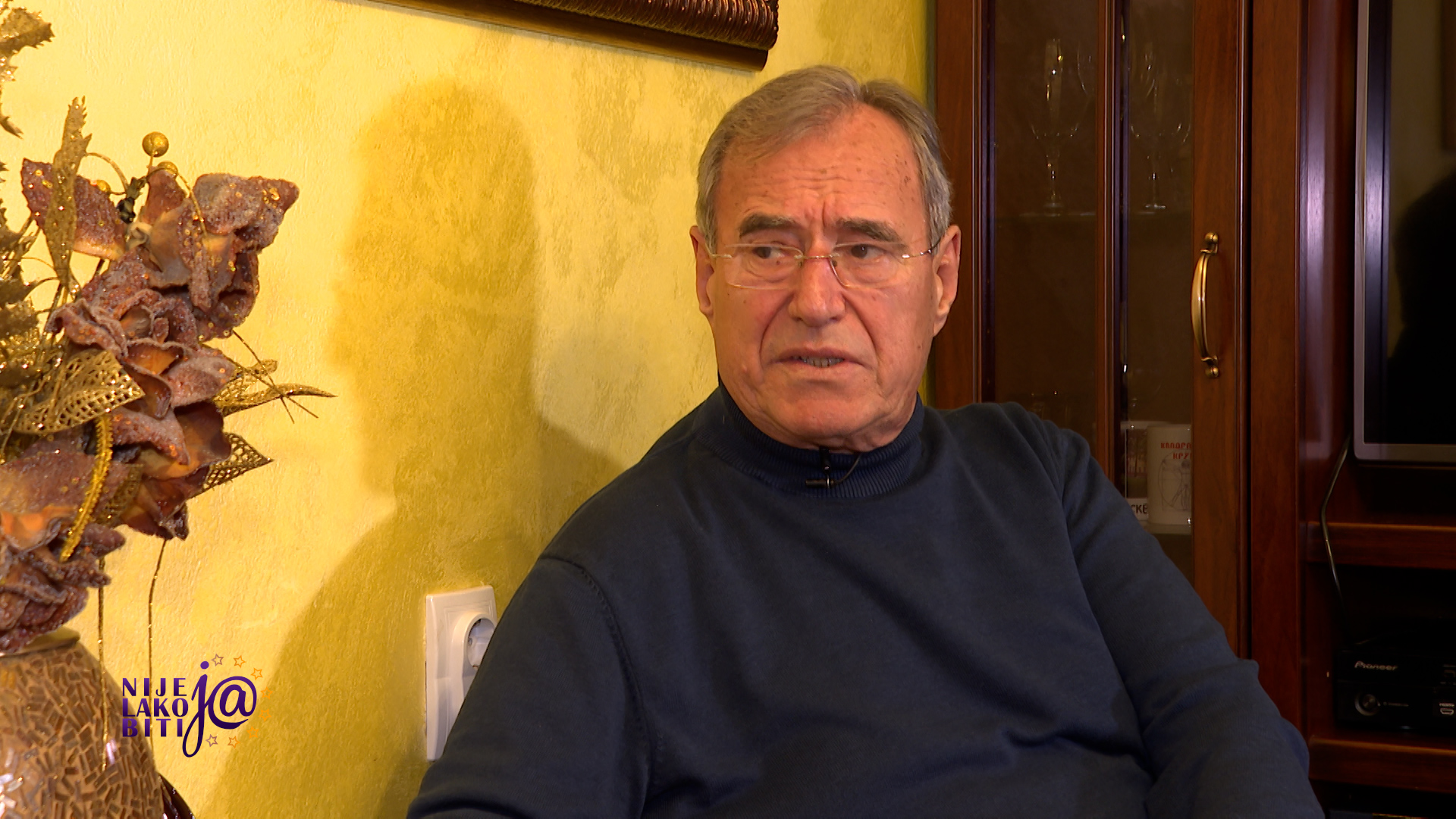 Čeda Marković pokazao gde živi: Umetničke fotografije i stilski nameštaj su samo deo luksuza (VIDEO) 8 Stan Čede Markovića