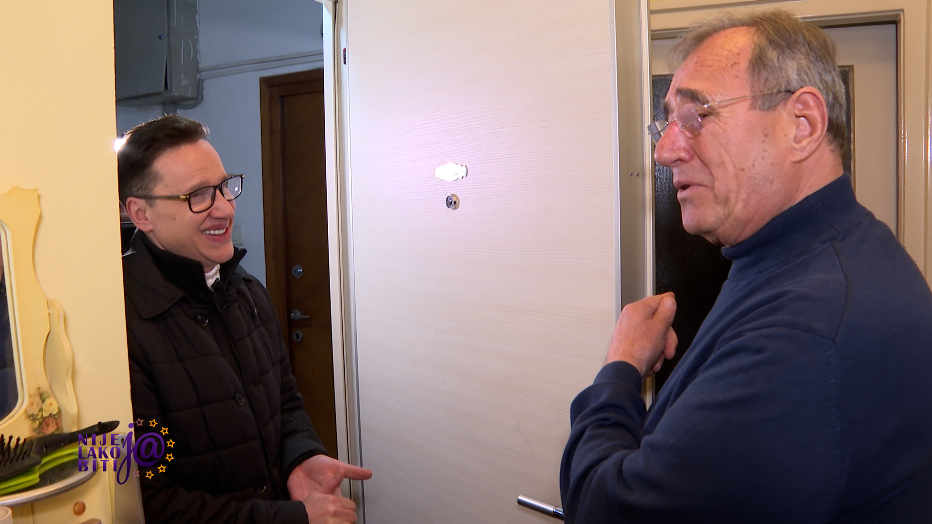 Čeda Marković pokazao gde živi: Umetničke fotografije i stilski nameštaj su samo deo luksuza (VIDEO) 5 Stan Čede Markovića
