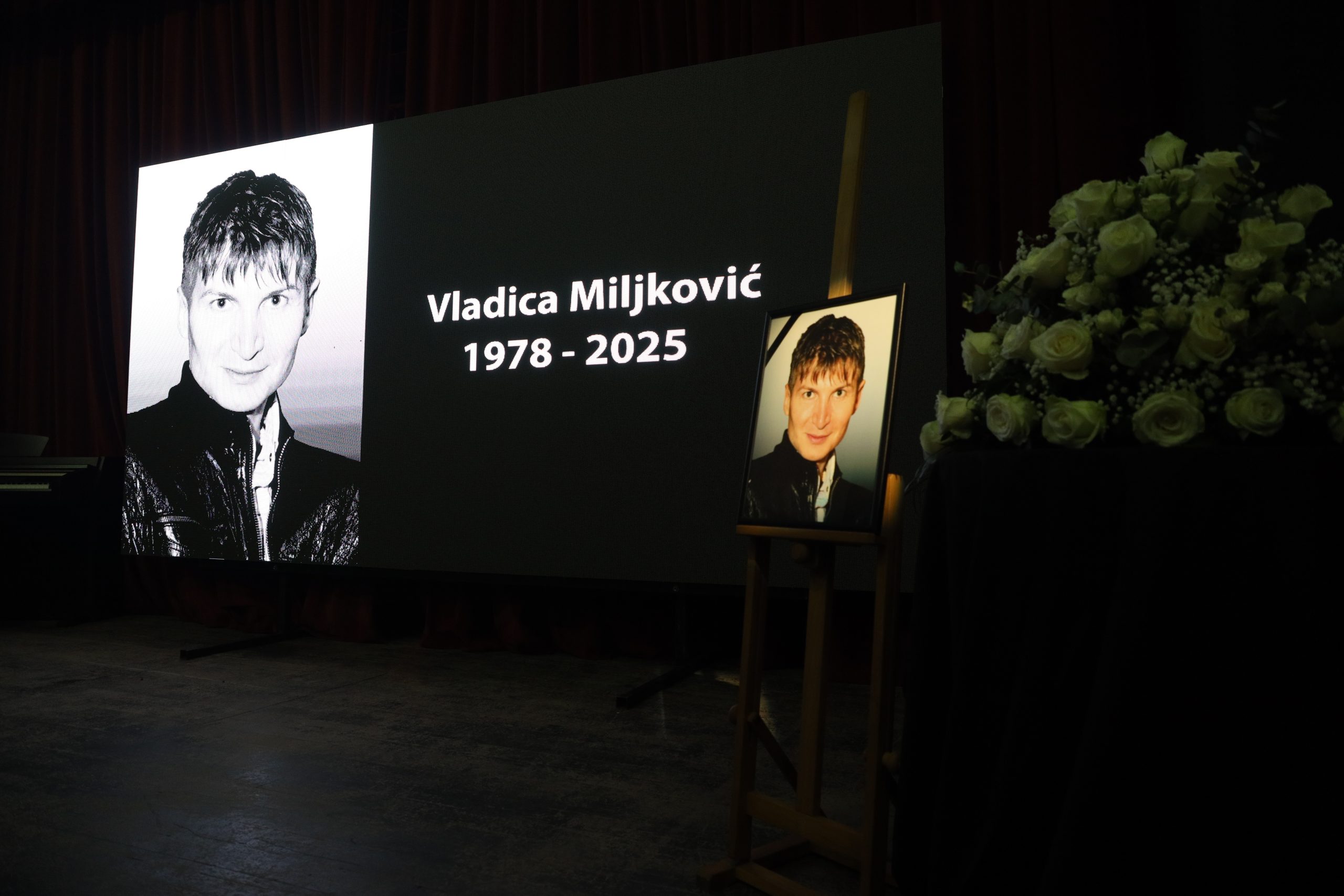 Svi detalji sahrane Vladice Miljkovića: Neutešna Viki lila suze za bratom (VIDEO) 6 0A0A0003 1