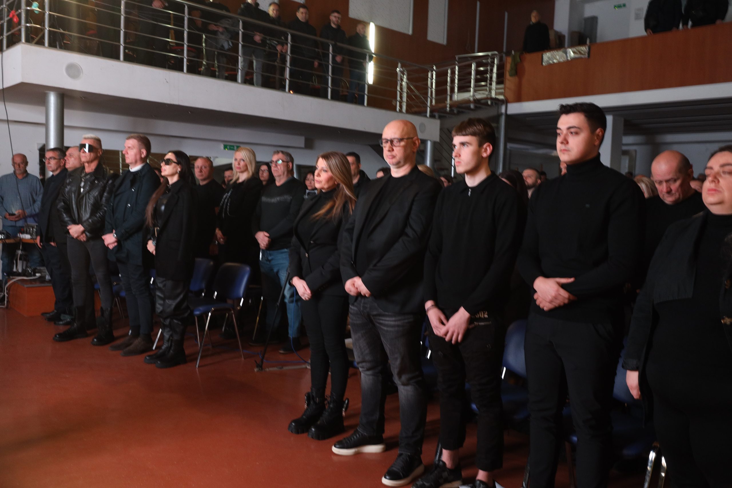 Svi detalji sahrane Vladice Miljkovića: Neutešna Viki lila suze za bratom (VIDEO) 7 0A0A0029