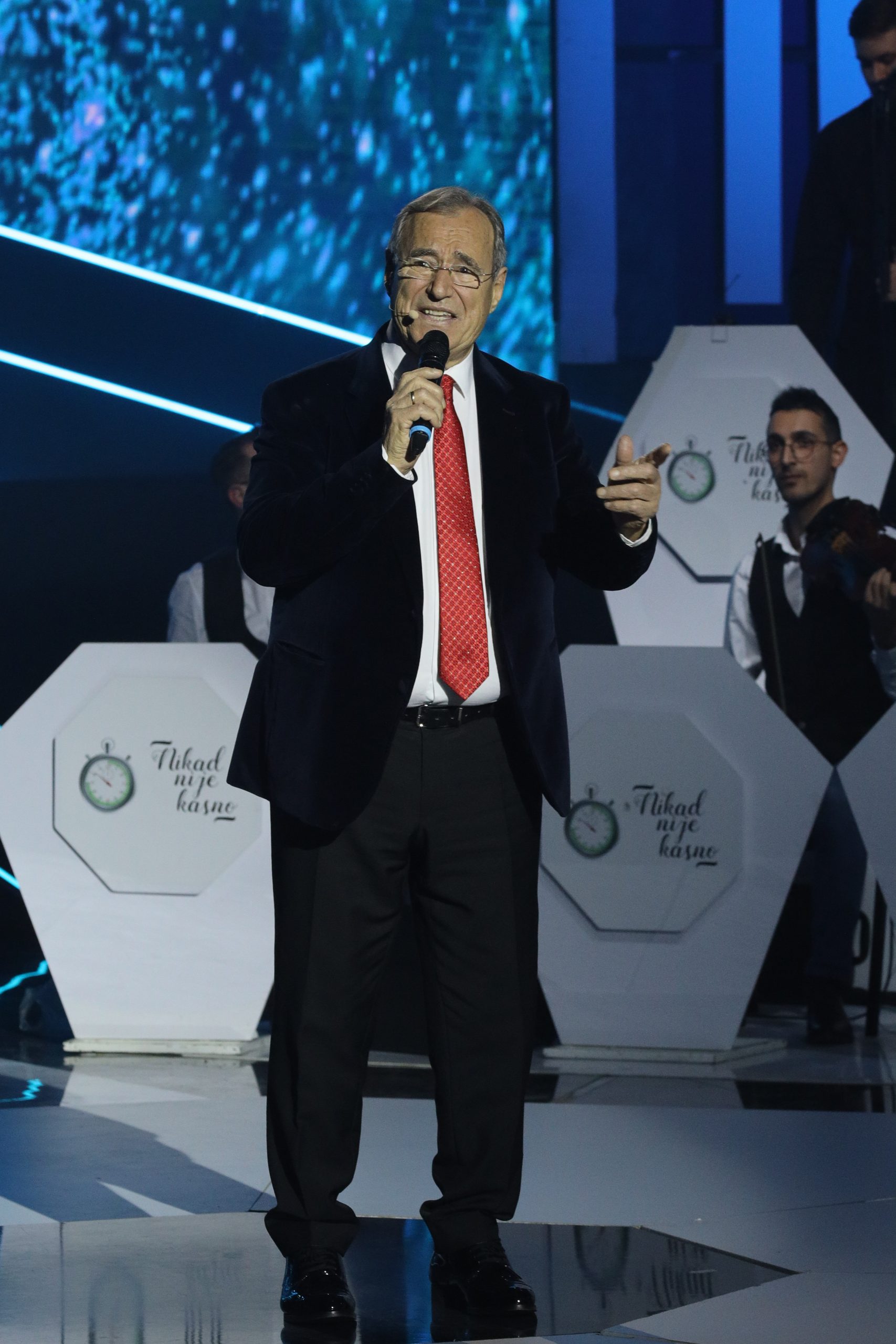 "Mladi to vrlo teško podnose" Čeda Marković priznao na koji način je uključen u "Zvezde Granda" VIDEO 8 CEDA MARKOVIC NNK SNIMANJE 13022025 FOTO MUNJA 1