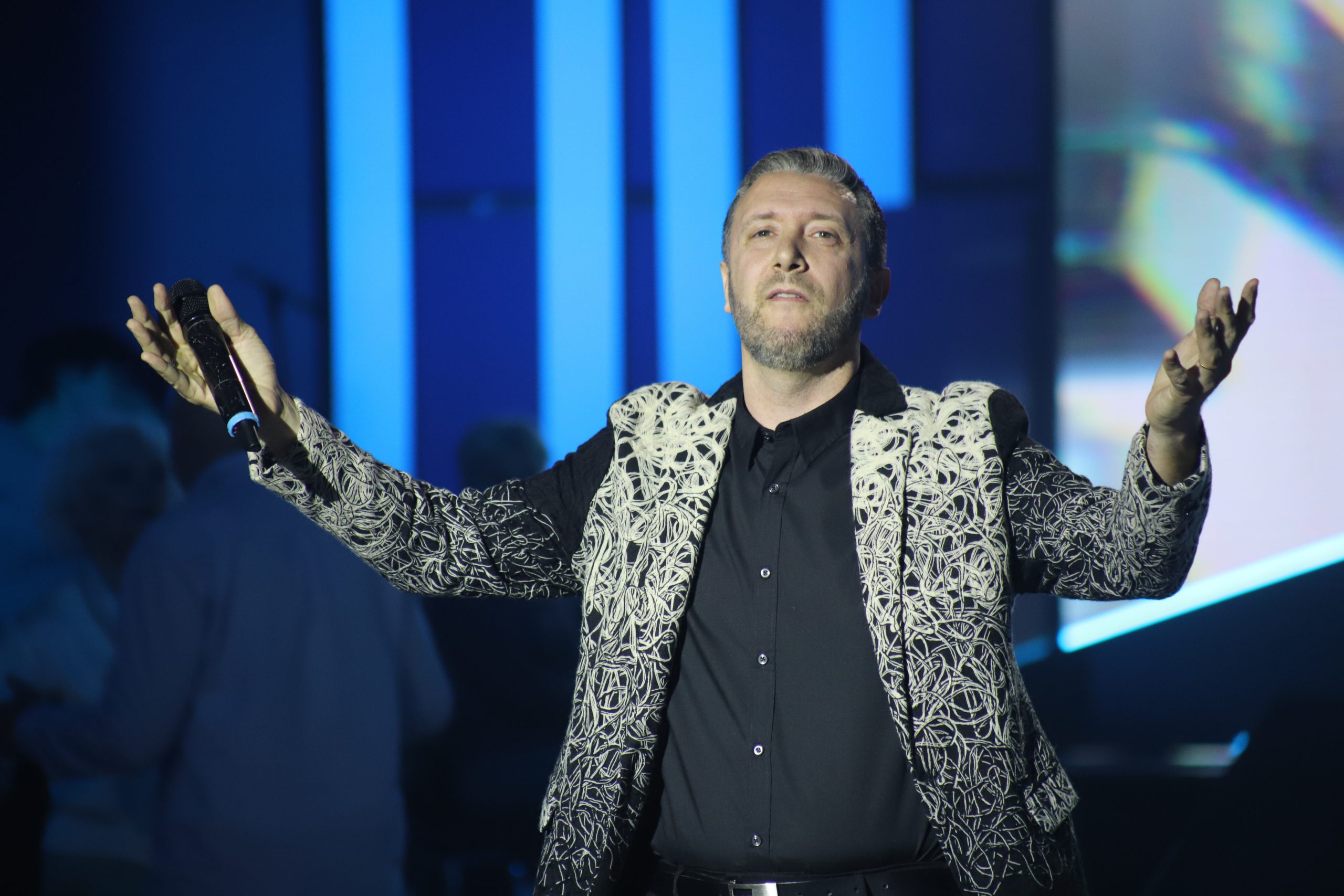 Italijan na sinovljev rođendan izveo njegovu omiljenu pesmu: ''Mnogo rizikujem ovim...'' (VIDEO) 6 IMG 3757