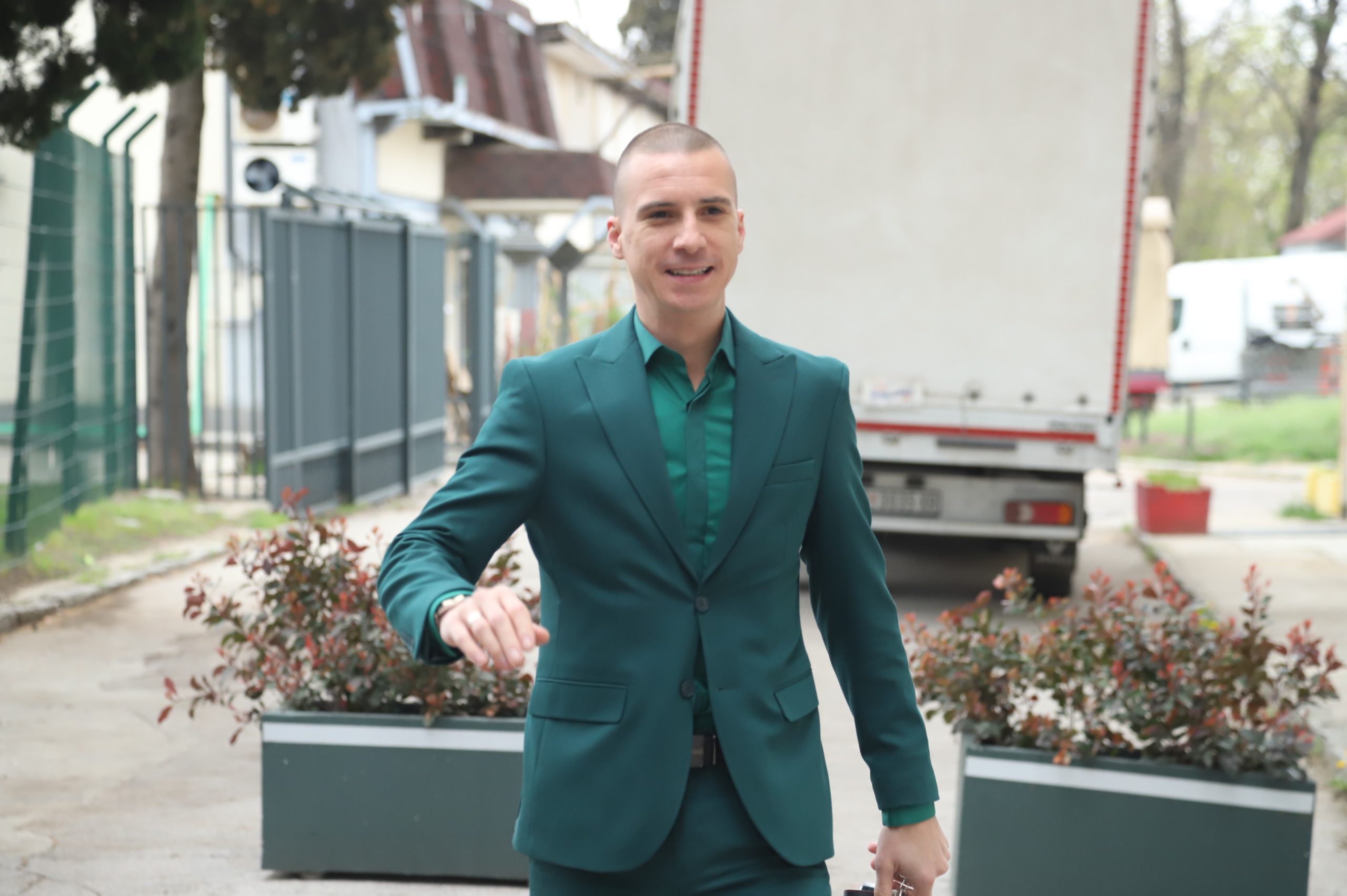 Zeleni stajling Milana Mitrovića: Kombinacija koja je samo za najhrabrije FOTO 8 IMG 7724