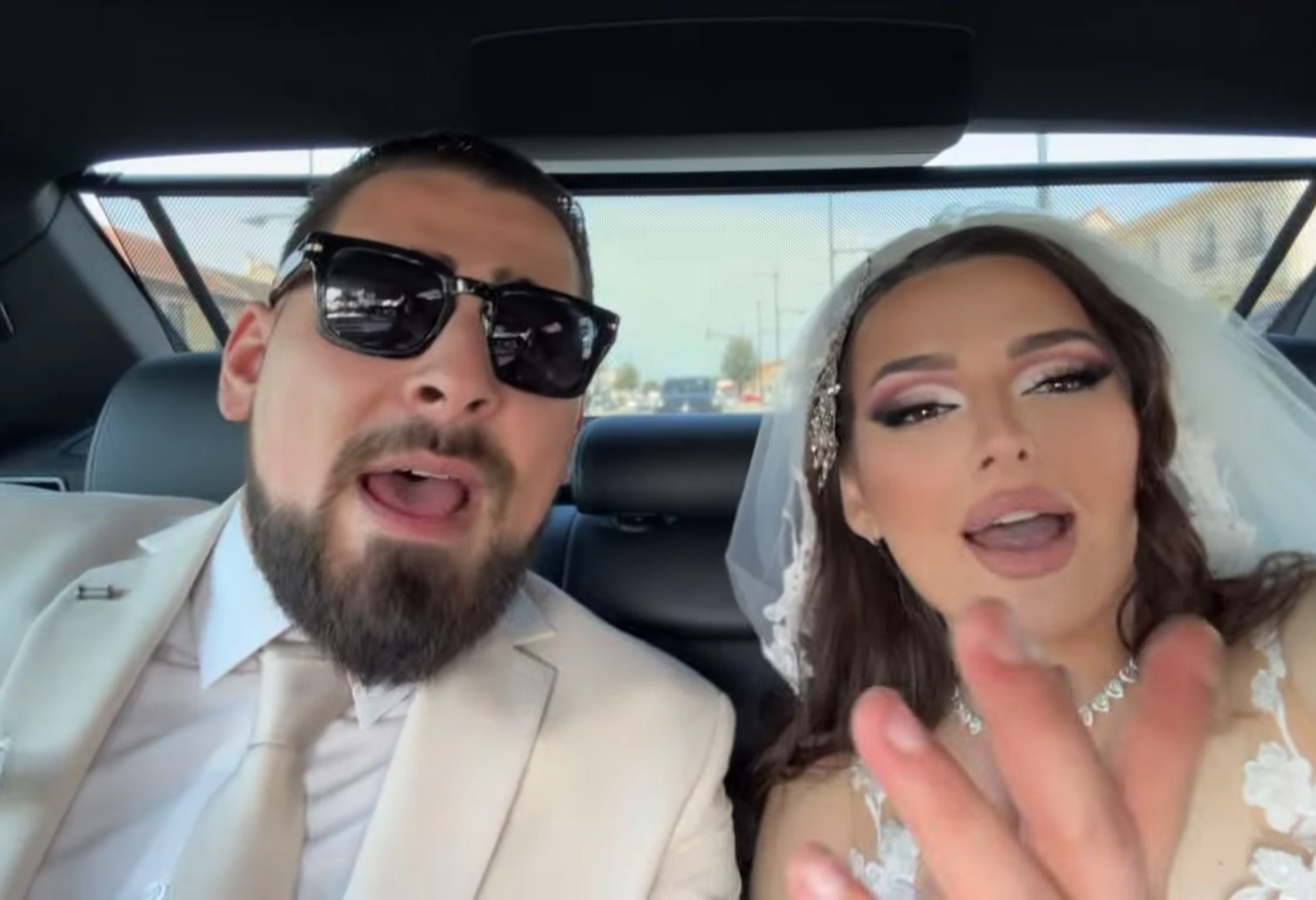 Udaje se pevačica grupe "Hurricane": Mlada u čipki od glave do pete! 6 Miona Sreckovic 2