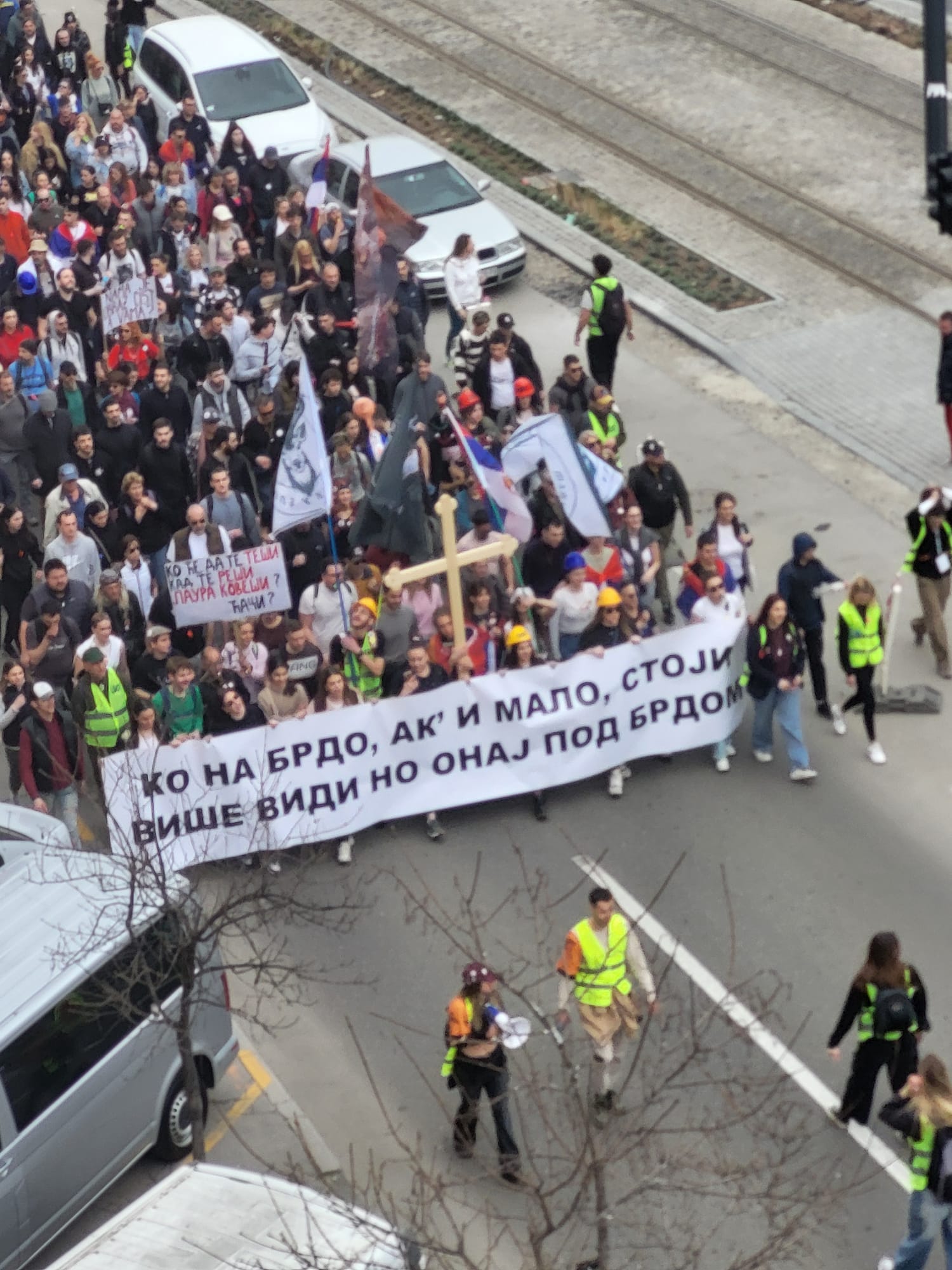 Uživo sa protesta: Pevač 'pumpa' sa studentima, obratio se i policiji VIDEO 5 PROTESTI 5